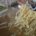 太陽 - ありゃピンが来てねえや。縮れ灌水細麺な。