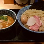 麺屋一燈 - 大盛り以上でつけ汁が1サービス杯