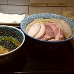 麺屋一燈 - 大盛り以上でつけ汁が一杯サービス