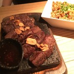 ラッキーフィンガーズ - Hanger steak ¥2500 & Garlic pepper rice ¥750