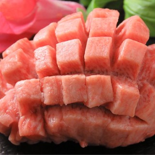 [Cow tongue] The finest rare Wagyu beef! Extra thick core tongue!