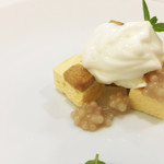 エクロール - デザート。カルピスのムース、ヨーグルトのソルベ、ビスキュイ、チーズケーキ、アロエ、ライチ。天才的。