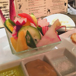 和フレンチバル村塾 - 色んな野菜をバーニャカウダソース、オリーブオイル、岩塩で。村塾さん野菜もこだわりがあって好きです(o^^o)