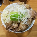 ラーメン二郎 - 「小ブタ」の上から見たところ