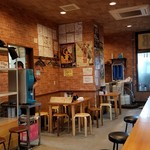 ラーメン二郎 - テーブル席もありました