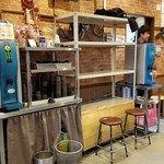 ラーメン二郎 - 荷物置き用の台