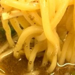 三谷製麺所 - つけ汁に麺つけてのリフト