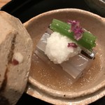 まき村 - 竹岡産細魚の昆布締め梅肉ジュレ