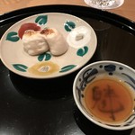 まき村 - 椿の皿に白子が映える