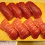 味処 大丸 - 本鮪の赤身4貫、中トロを4貫握って貰って