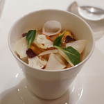 ル・タン・ペルデュ - 海鮮ロワイヤル（茶碗蒸しにうに、オマール、ホタテとジュレを載せて）