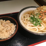 星のうどん - かしわ飯200円と(期間限定)桜えび天うどん450円