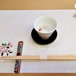 山玄茶 - 席に着くと、アツアツのお手ふきの後に『桜茶』が出てきた～♪( ^o^)ﾉ