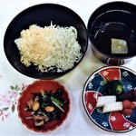 山玄茶 - 『ご飯(近江米)』『八丁味噌の上澄み』豚ロース肉が入った『ひじき』『香の物』～♪( ^o^)ﾉ　