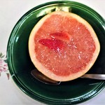 山玄茶 - 『デザート』～!! グレープフルーツをくり抜いて、グレープフルーツ、イチゴを入れ、白ワインゼリーをかけたもの～♪( ^o^)ﾉ