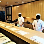 山玄茶 - 日本料理『山玄茶』さんのヒノキのカウンター席～♪( ^o^)ﾉ