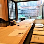 山玄茶 - カウンター席の脇からは、坪庭が眺められる～♪( ^o^)ﾉ