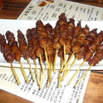 かわ屋 白金店 - 待望のとり皮焼きです。まずは１人３本。この後２本オーダーしました。