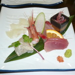 桐壺 - お造り：てっさ、甘エビ、はまち、まぐろ、ひらめ、小海老