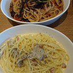 イタリアン&ビストロ 荏原町 BISTRON - ランチのカルボナーラと、友達が頼んだトマトのパスタ。