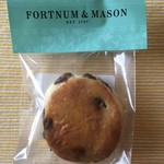 Fortnum & Mason Concept Shop - Raisins Scone