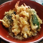 なかみちや - 下には丼つゆがきらりと光る
