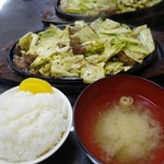 （2017/1月）鉄板焼肉とライスとみそ汁
