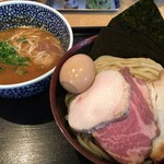 麺屋一燈 - 特製濃厚魚介つけ麺@1,080円+中盛@50円。「つけ汁」「麺」「トッピング」とも非の打ち所がなくとても美味しくいただきました。 さすが日本を代表するつけ麵ですね。