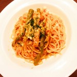 イタリア料理クッチーナ - パスタセット（十勝ホエー豚ベーコンとアスパラのトマトソース）1,040円+税