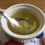 SAMBA - ランチのスープはコンソメスープでキャベツ入り