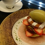 トシ・ヨロイヅカ 東京 - 