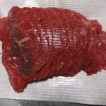 丸美精肉 - 馬刺し(972円)