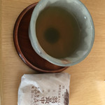 糸屋製菓店 - お兄さんのお嫁さんにお茶入れてもらい、頂きました。