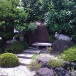 森牧場 半田本店 - うしとぶたと石碑。