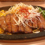 Sutekinokuishimbo - 成型肉の霜降りステーキです