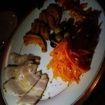 タパスの盛り合わせ。