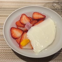 SUGALABO - （デセール）奈良阪野農園いちご「古都華」　杏仁豆腐