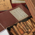 橦木館カフェ -  2Fの展示より