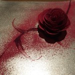 ル スプートニク - 美しい、薔薇ビーツとフォアグラ。