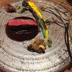 ル スプートニク - 蝦夷鹿のロースト ジビエソース。