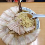 げんこつ屋 - チャーシュー麺 麺を出してみました