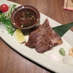 サラダと近江牛のステーキ