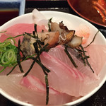 レストラン はまなぎ - オリジナル海鮮丼(アワビ、サザエ、カンパチ、鯛、ビンチョウマグロ、イカ、エビ)
