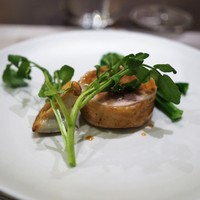 リナシメント - 自家製ソーセージを詰めた森林鶏もも肉のロースト　