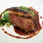 キャトルラパン - 子牛とフォアグラソテーはカシスのソースでいただきまっす！！