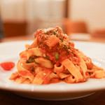 デリツィオーゾ イタリア - 季節野菜のトマト煮込みソースの生パスタ　