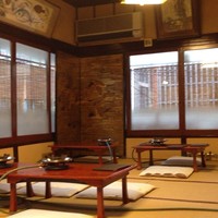 いせ源 - 店内