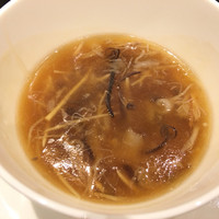 赤坂璃宮 銀座店 - 棟皮入り五目ふかひれスープ