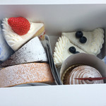 パティスリークレア - 2人で6個食べました。