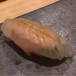 すし 喜邑 - カワハギ 肝を包んで